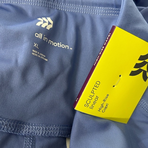 All in Motion Blue High-Waisted Sculpted Capri Leggings Sz. XXL NWT - Picture 3 of 4
